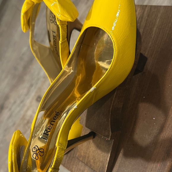 J.Renee Yellow Patent Pointed-Toe Slingback Pumps with Bow - Picture 3 of 6